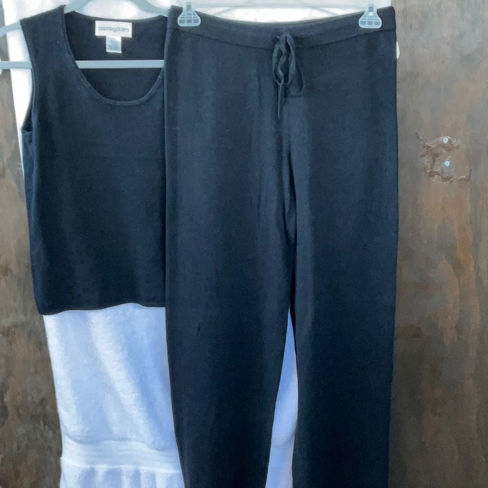 Bloomingdale's Black Cashmere SL/Top and Pants